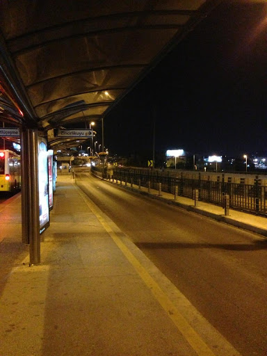 Uzunçayır Metrobüs İstasyonu