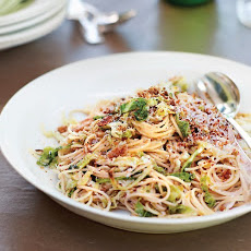 Spaghetti with Savoy Cabbage and Breadcrumbs