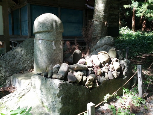 智和伎神社の男根石群