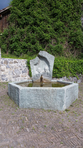 Brunnen Alte Schule
