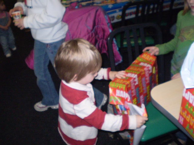[Logans Party 032[4].jpg]