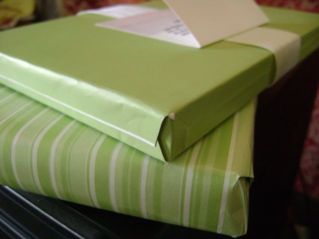 [presents 001[2].jpg]