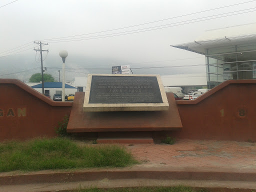 Monumento A Manuel L. Barragán 