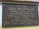 Tablica pamiątkowa Pierwsza Szkoła Podstawowa w wyzwolonym Wrocławiu