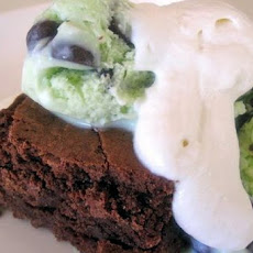 Mint and Mallow Brownie Sundaes