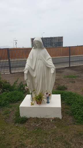 Estatua Virgen Universidad INACAP