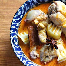 Chicken Massaman Curry (Kaeng Matsaman Kai)
