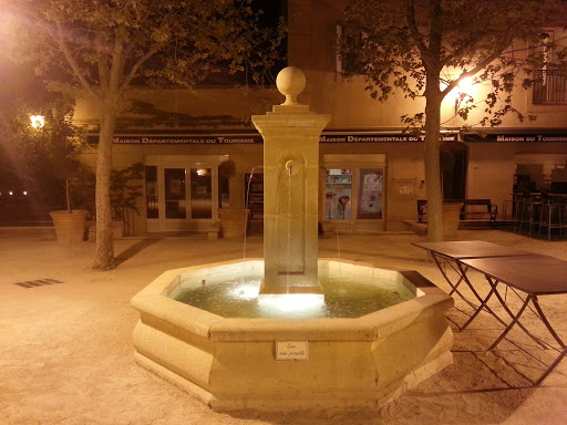 Fontaine de L'office Du Tourisme