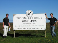V�gskylten utanf�r The Machrie Hotel and Golf Links