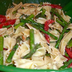 Fresh Tomato-Basil-Asparagus Pasta Salad