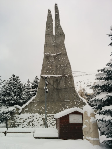 Monumento Alla Neve