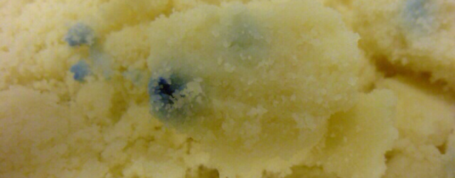 チーズの青いシミはカビ 食品の安全とリスクのはなし