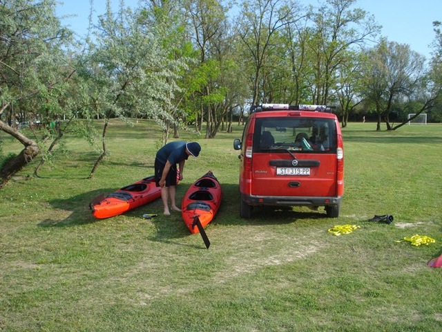 [Preparation of new Kayaks[2].jpg]