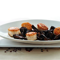 Sea Scallops with Mushrooms and Sherry