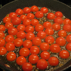 Seared Cherry Tomatoes with Spinach Pesto and Buccatini