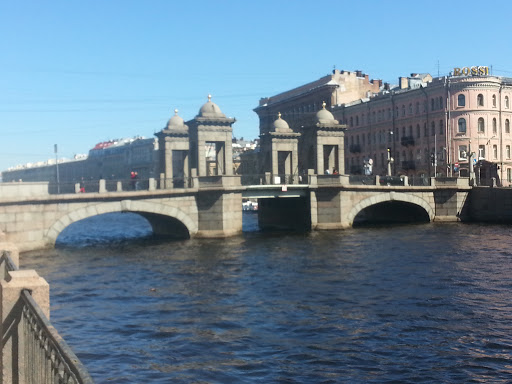 Lomonosov's bridge