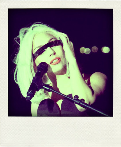 Lady Gaga con gafas de sol de A-morir