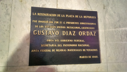 Placa Conmemorativa Restauración Plaza De La República 