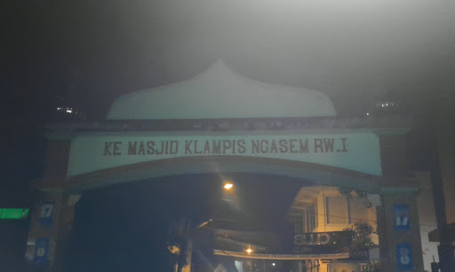 Gapura Klampis Ngasem Mosque