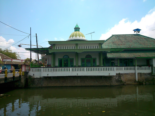 Masjid Pinggir Kali 