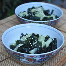 Mika’s Vegan Seaweed and Cucumber Salad