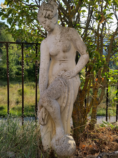 Estatua de mujer romana
