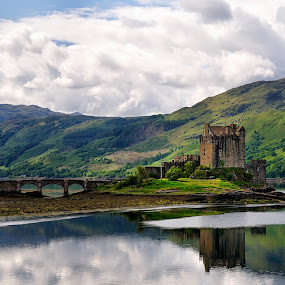 Eilean Donan by Gabriel Catalin - Buildings & Architecture Public & Historical ( scotland, eilean donan, castle, landscape, highlands, light )