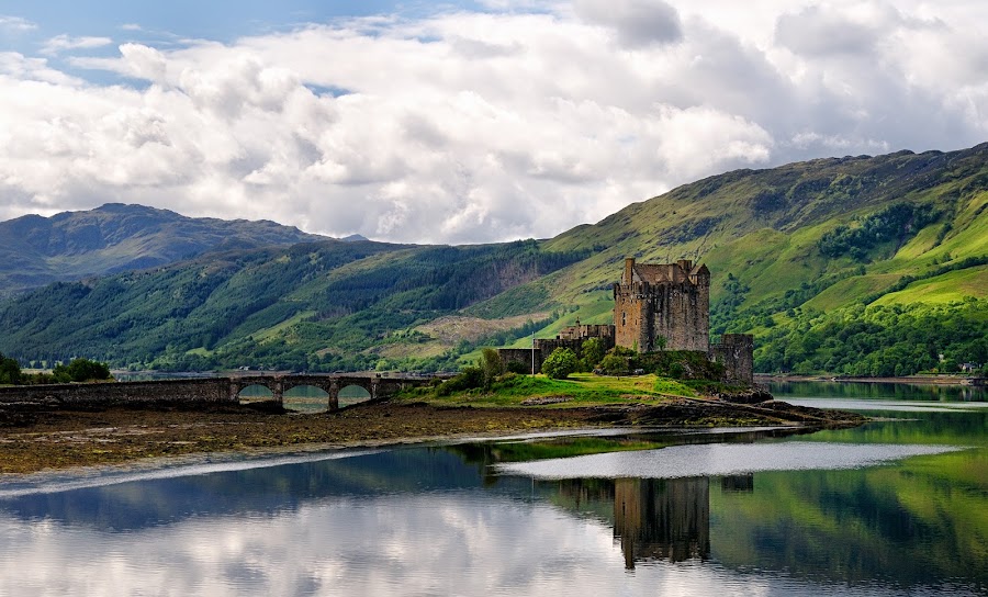 Eilean Donan by Gabriel Catalin - Buildings & Architecture Public & Historical ( scotland, eilean donan, castle, landscape, highlands, light )