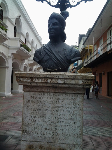 Estatua Don Bartolome Colon