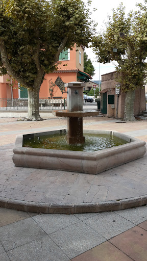 Fontaine De La Destrousse