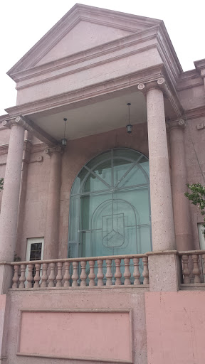 Entrada Este a Edificio Histórico del Poder Legislativo en Coahuila