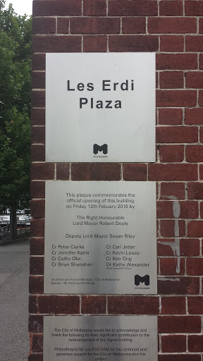 Les Erdi Plaza