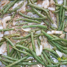 Roasted Green Beans With Garlic and Onions