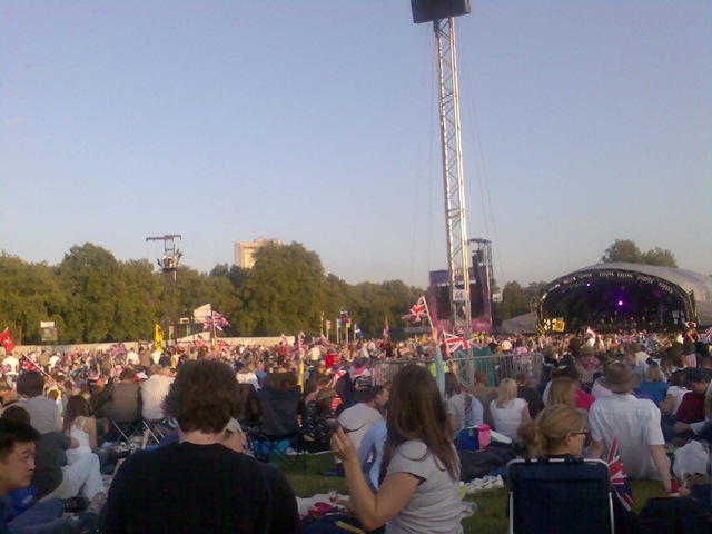 [afternoonshowingmoreflags5.jpg]