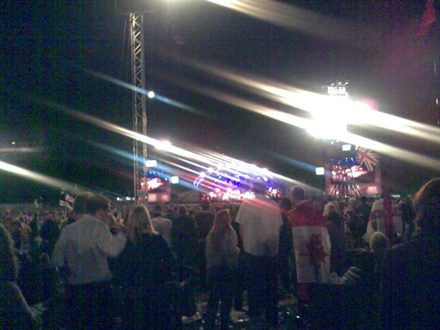 [Atnightshowingstageandscreen4.jpg]