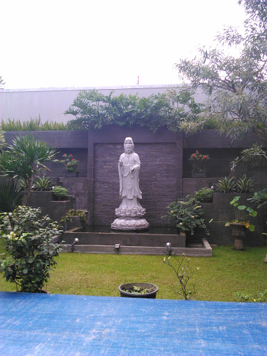 Kwan Im Statue
