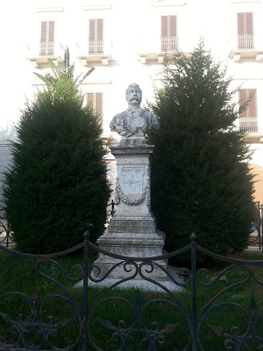 Statua F. Cavallotti