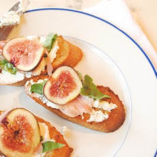 Fig, Goat Cheese, and Prosciutto Crostini