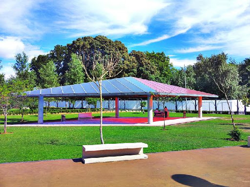 Red and Blue Gazebo Parque Século XXI