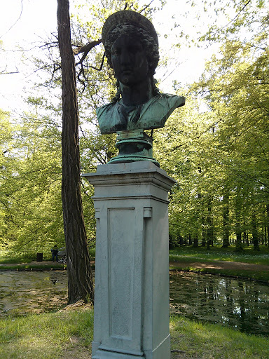 Statue am Pillnitzer Teich