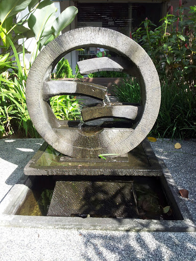 O-Shaped Fountain