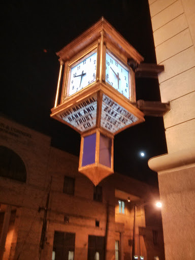 First National Bank and Trust of Woodbury Clock