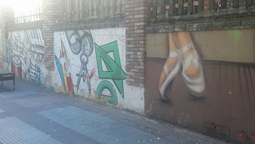 Graffitis Colegio Puente