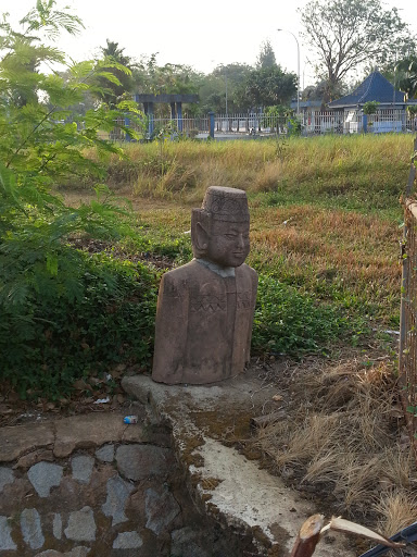Patung Tua Simpang Kara