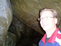 En glad pappa i en grotta!