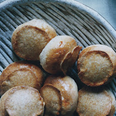 Rye Dinner Rolls with Crisp Tops