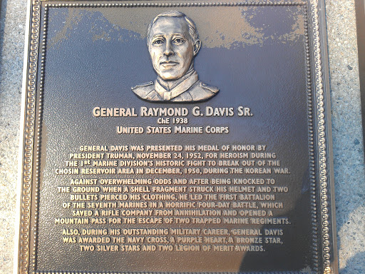 General Raymond G Davis