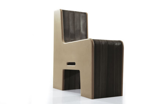 sofá flexible, extensible, de cartón reciclado. sofá alternativo