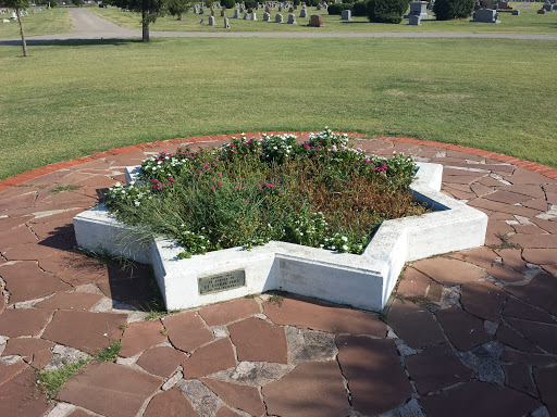 Memorial For Wi Leeman Price. Erected 1952 