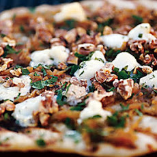 Caramelized Onion and Gorgonzola Pizza